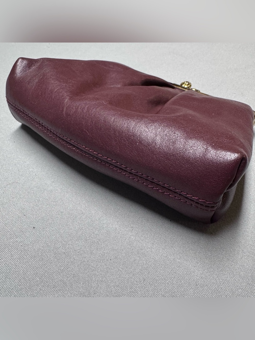 Vintage Etienne Aigner Coin Key
Purse Clutch W/ Kiss Closure oxblood leather - Picture 9 of 11
